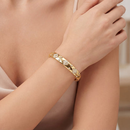 Damaso 18kt Yellow Gold Diamond Bangle .77cttw